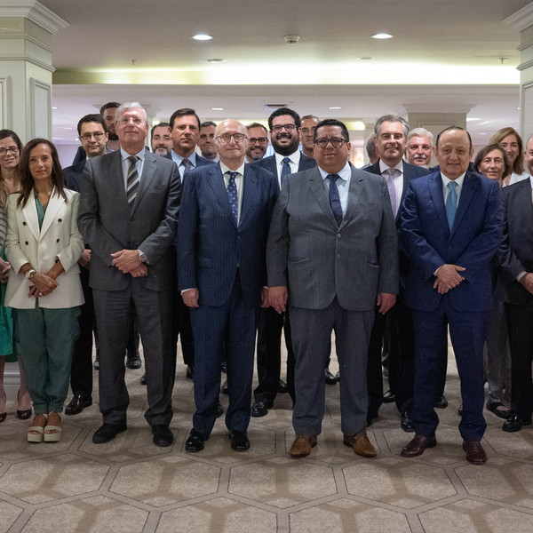 El Ministro de Economía y Finanzas de Perú se reúne con la Fundación Consejo España-Perú